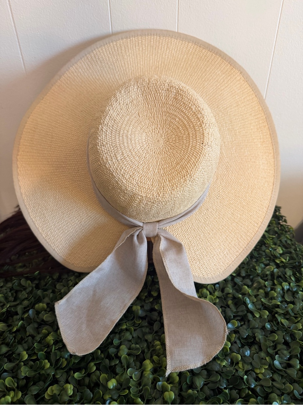 Women’s Woven Paper Face Saver w/Bow - Picture 2 of 9